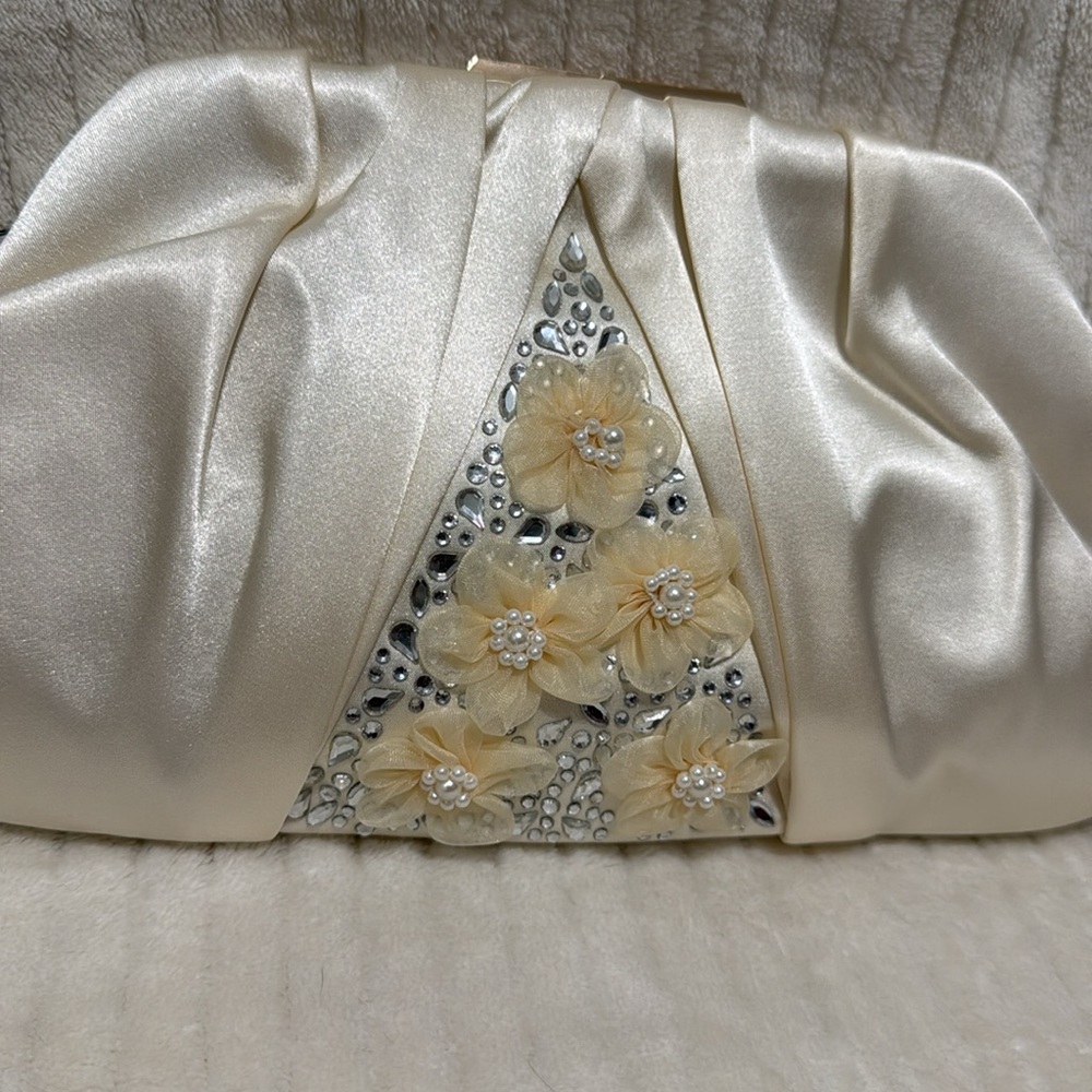 Badgley Mischka Elegant Off White Satin Clutch Floral Embellished Evening Bag - Picture 2 of 15